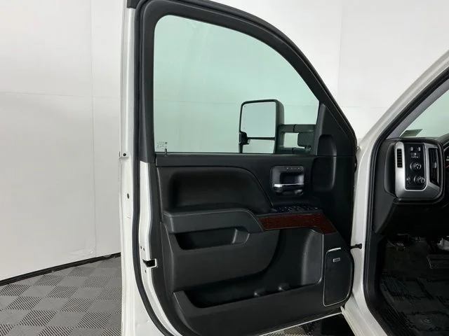 Used 2015 White GMC SLT image 11
