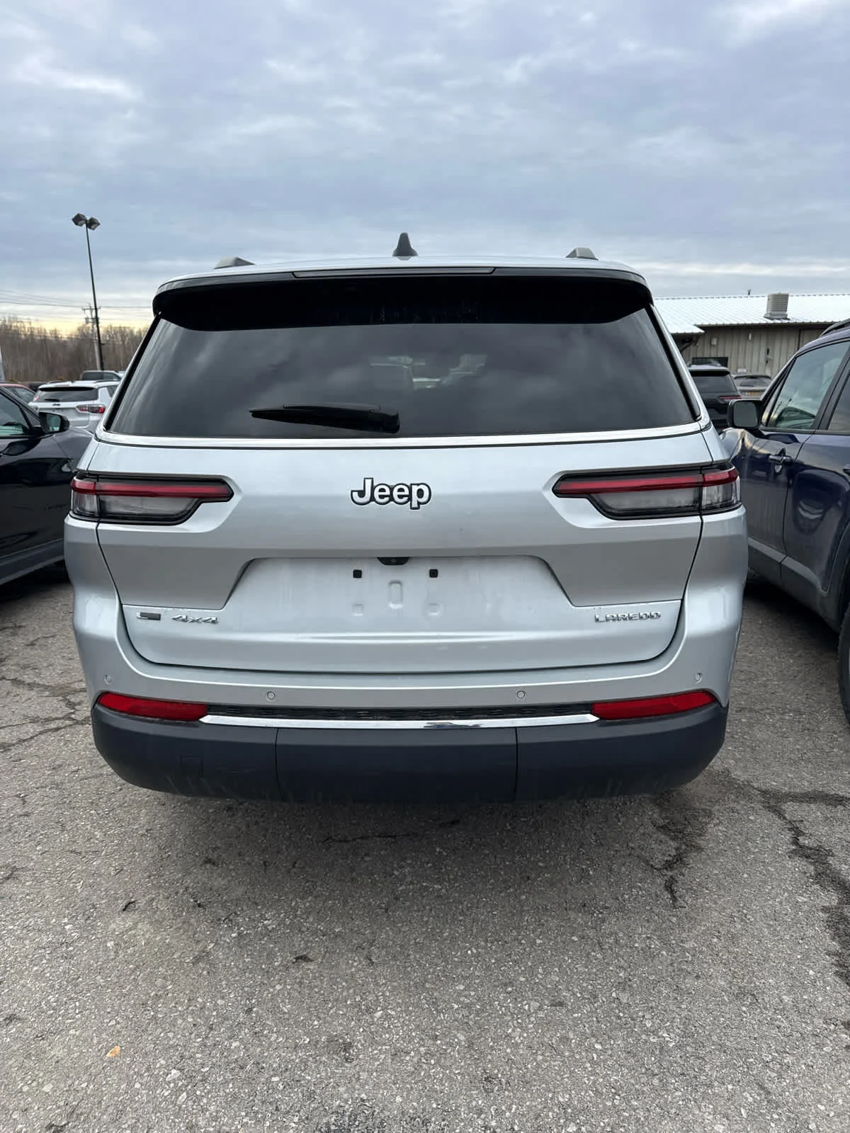 Used 2023 Silver Zynith Jeep Laredo image 5