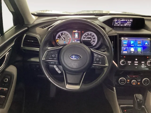 Used 2020 Crystal White Pearl Subaru Limited image 12