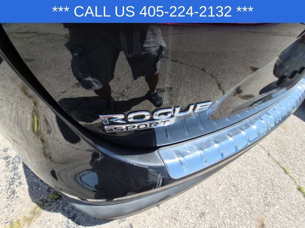 Used 2022  Nissan SL image 9