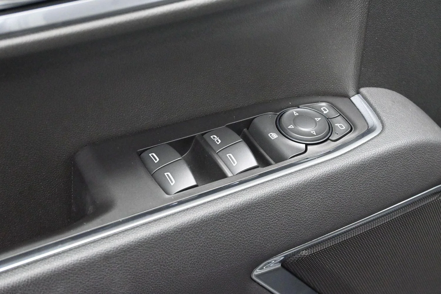 Used 2025 Onyx Black GMC Elevation image 11