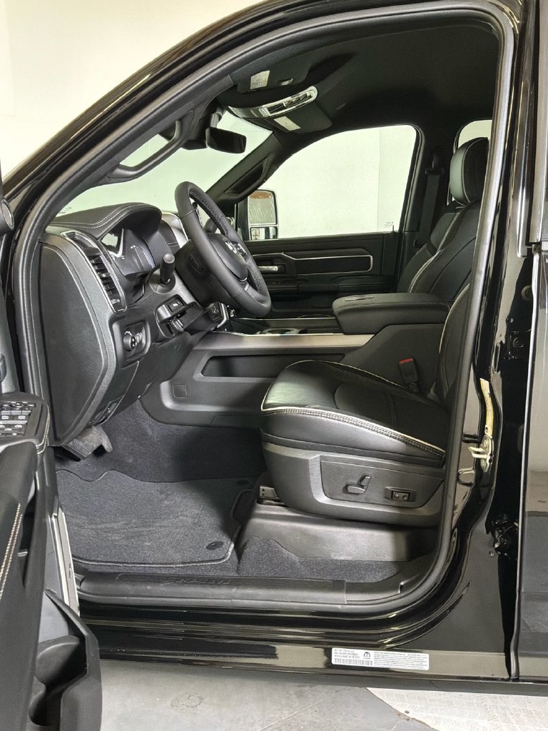 New 2027 Diamond Black Crystal Pearl-Coat Exterior Paint RAM Laramie image 14