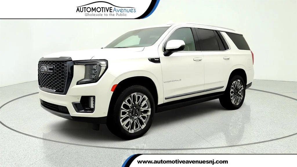 Used 2023 White Frost Tricoat GMC 4WD 4dr Denali Ultimate image 1