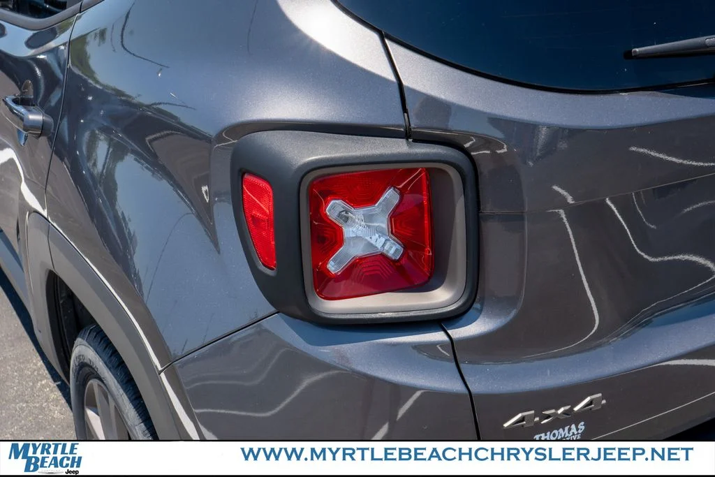 Used 2016 Granite Crystal Metallic Clearcoat Jeep Latitude image 11
