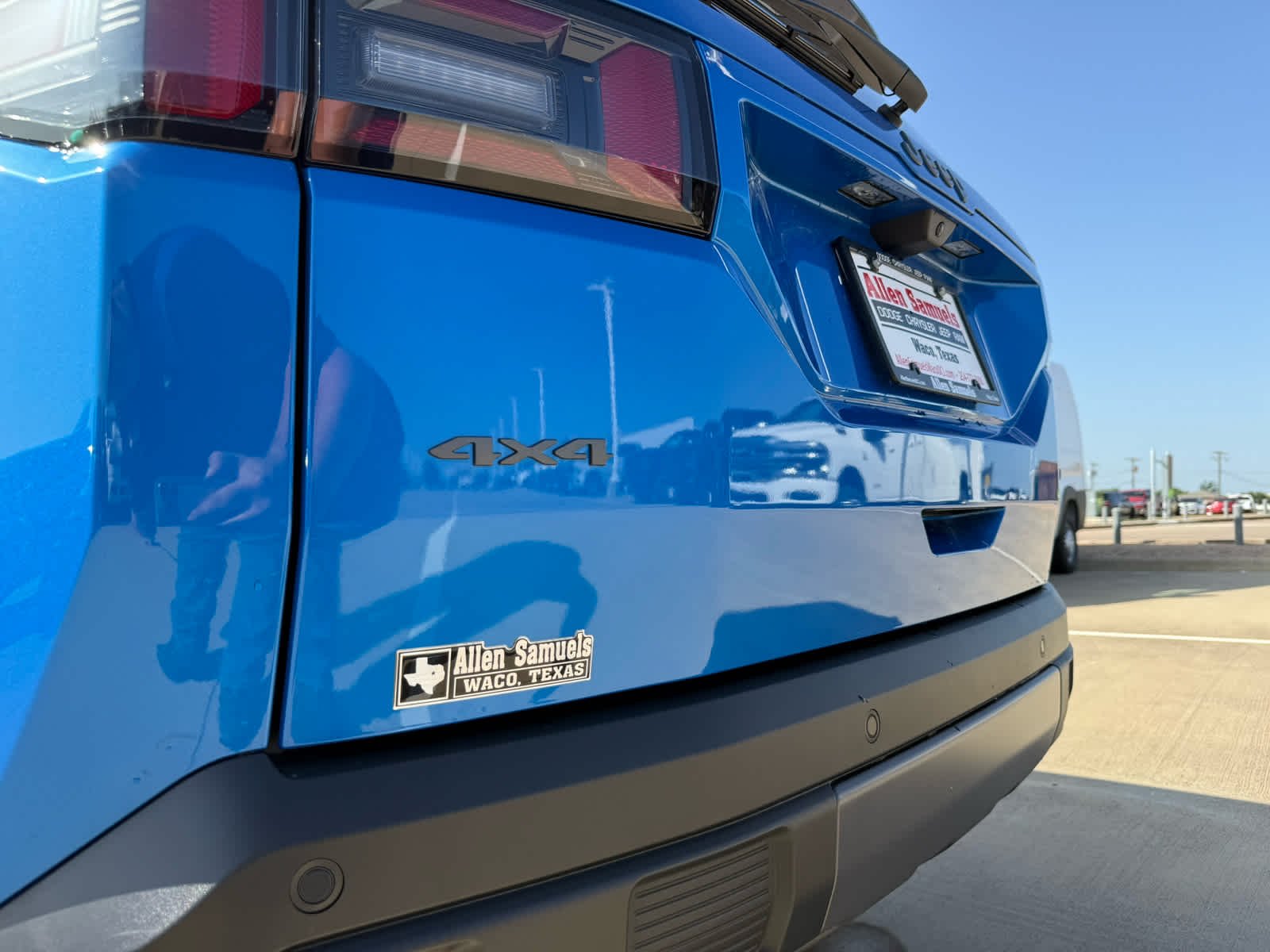 New 2026 Hydro Blue Pearlcoat Jeep Laredo image 27