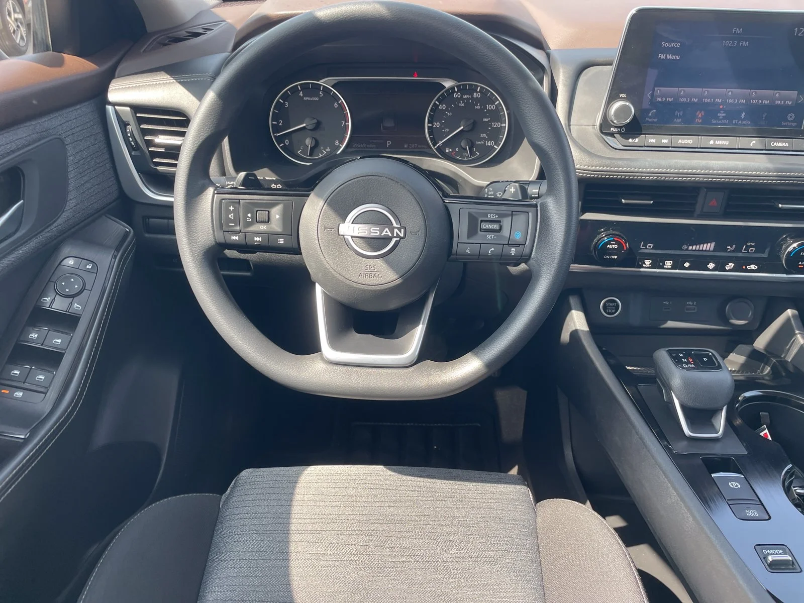 Used 2023 Gray Nissan SV image 10