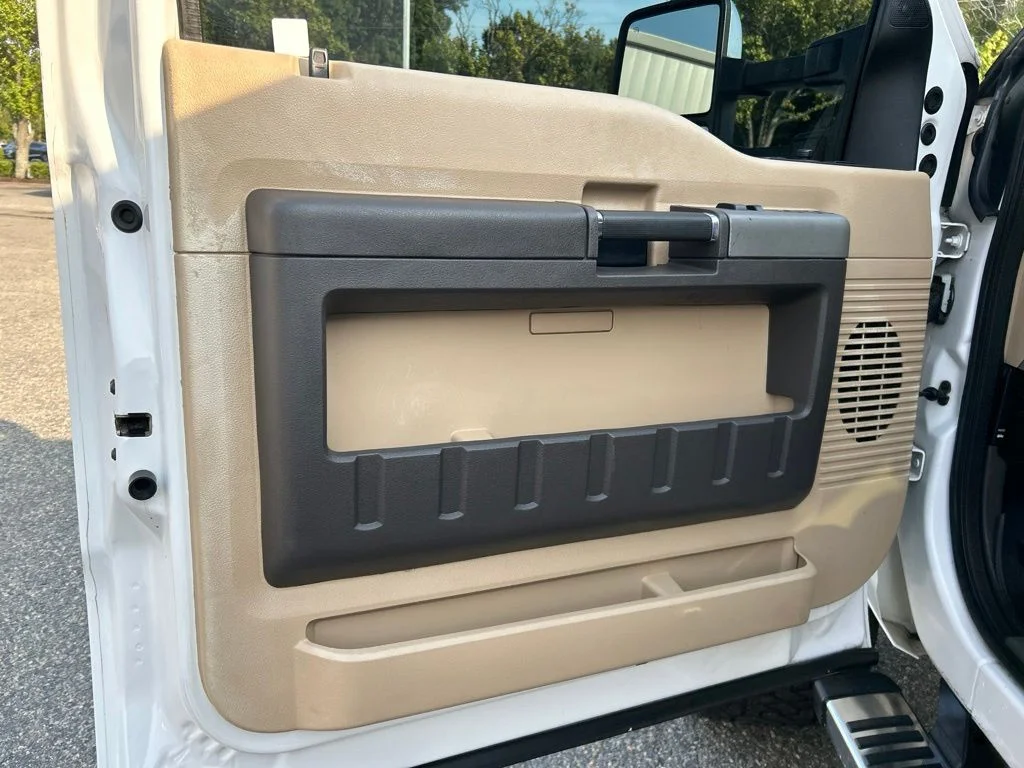 Used 2015 White Ford Lariat image 16