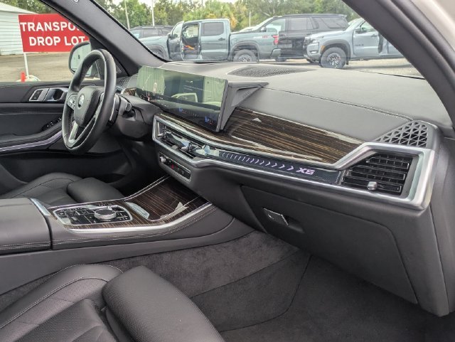 Used 2026 White BMW sDrive40i image 27