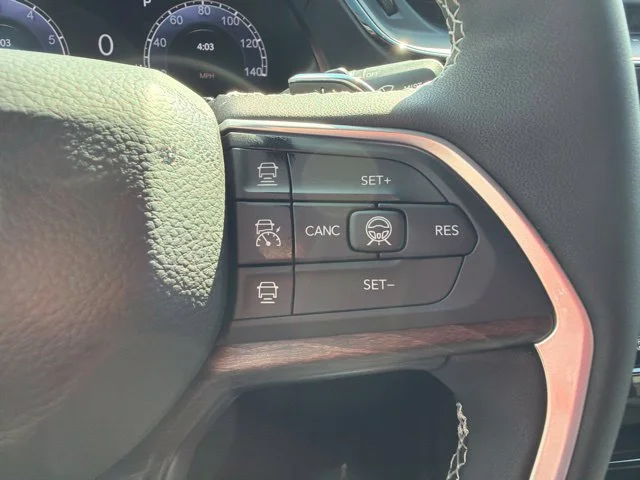 New 2027 White Jeep Laredo Altitude image 33