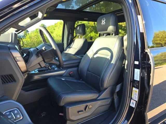 Used 2025 Blue Metallic Ford LARIAT image 17