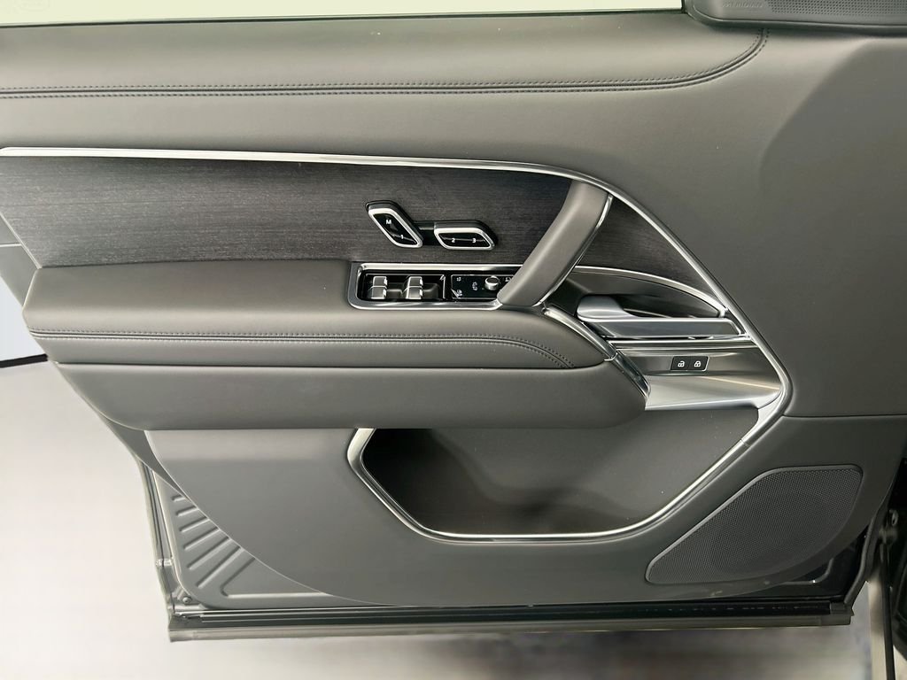 New 2026 Carpathian Grey Land Rover SE image 23