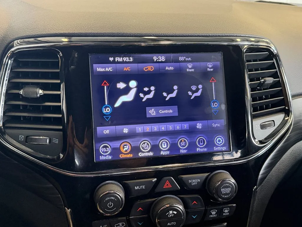 Used 2020 White Jeep Altitude image 23
