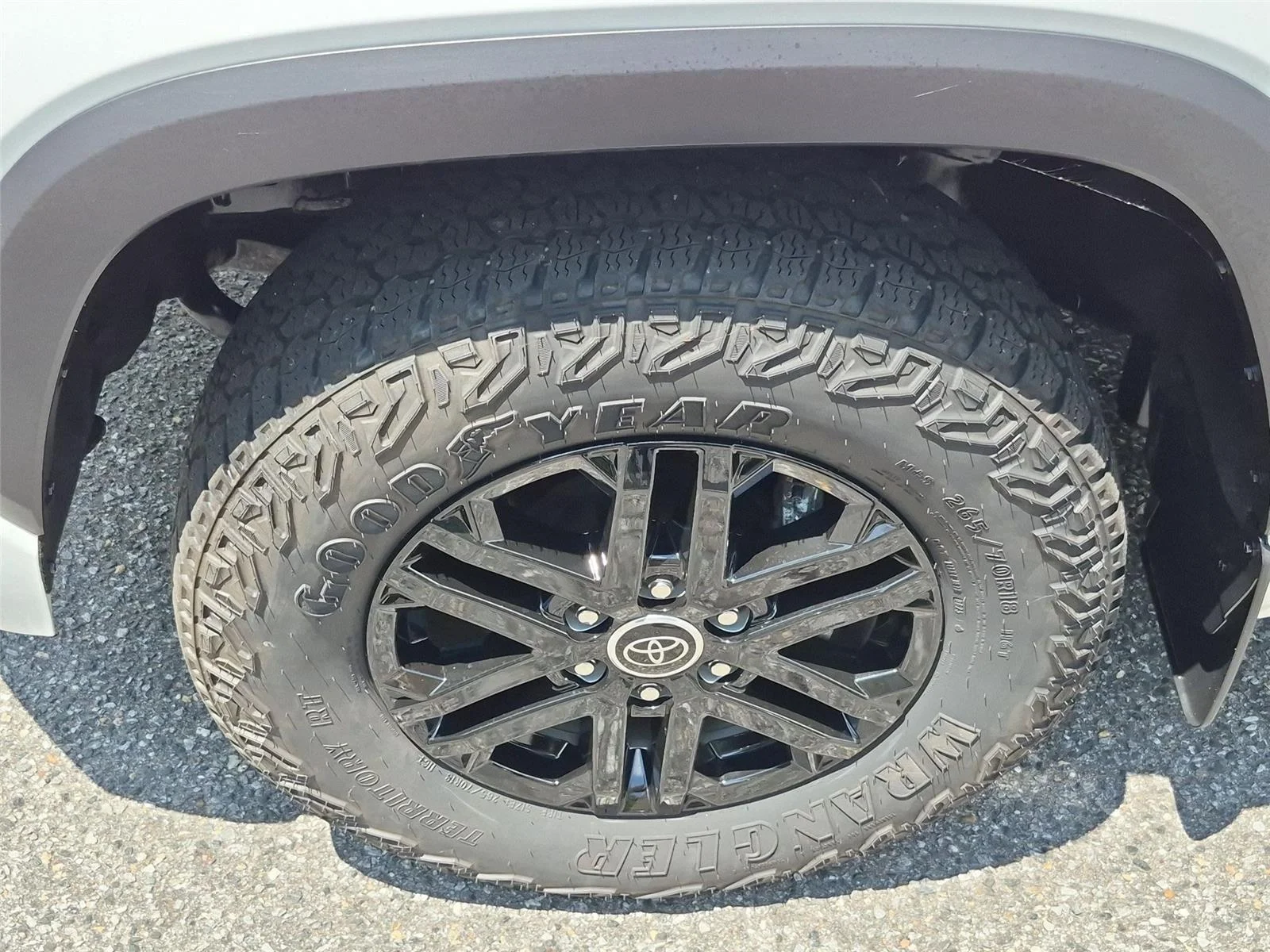 Used 2023 Ice Cap Toyota SR5 image 10