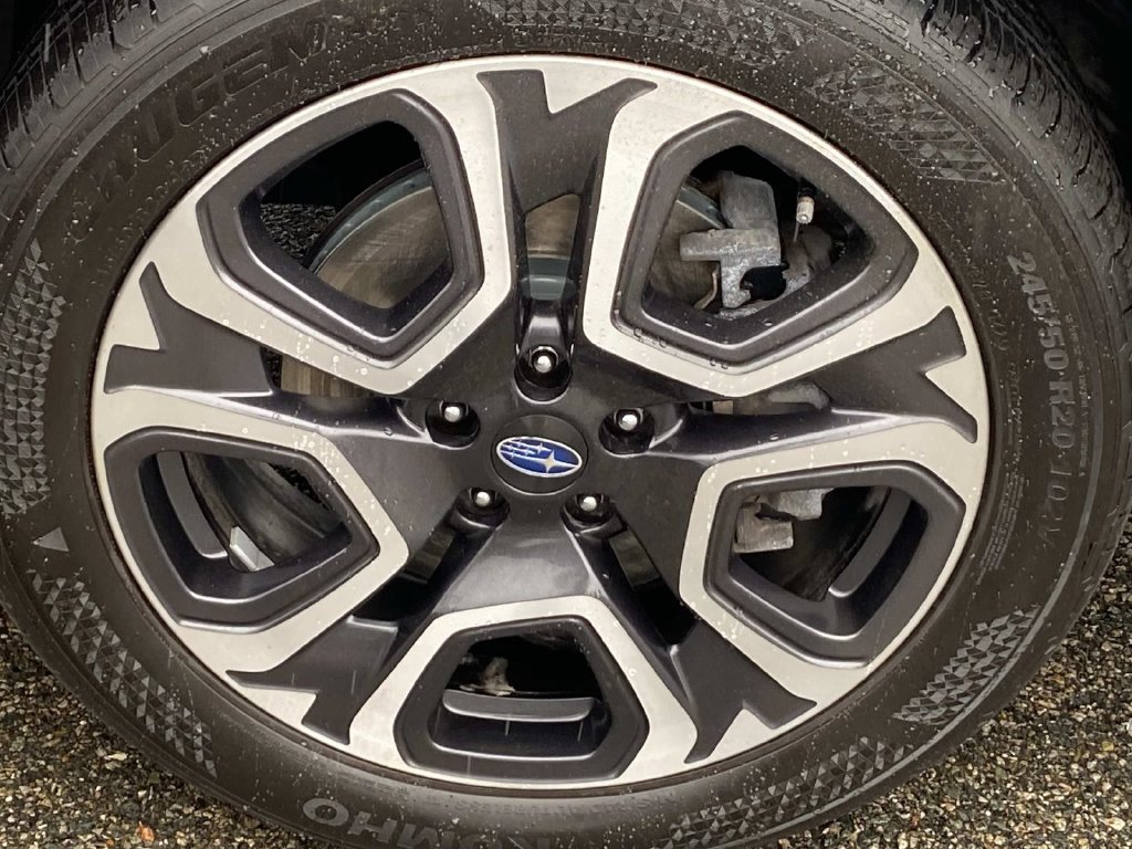 Certified Used 2023 Silver Subaru Limited image 27