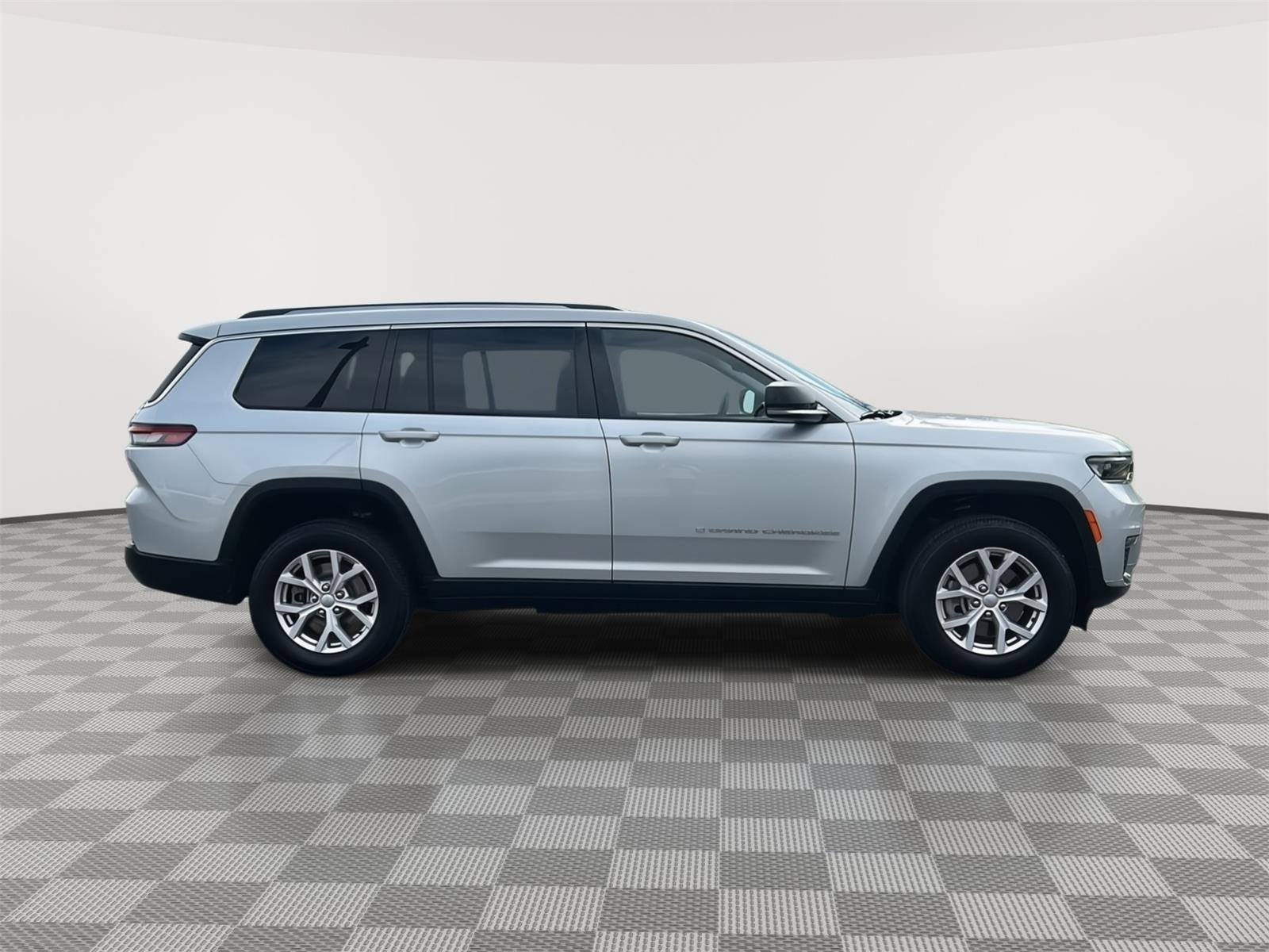 Used 2022 Jeep Grand Cherokee L Limited with VIN 1C4RJKBG8N8617682 for sale in Kansas City