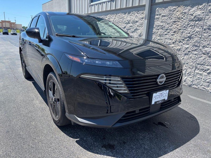 Used 2025 Super Black Nissan FWD SV image 1