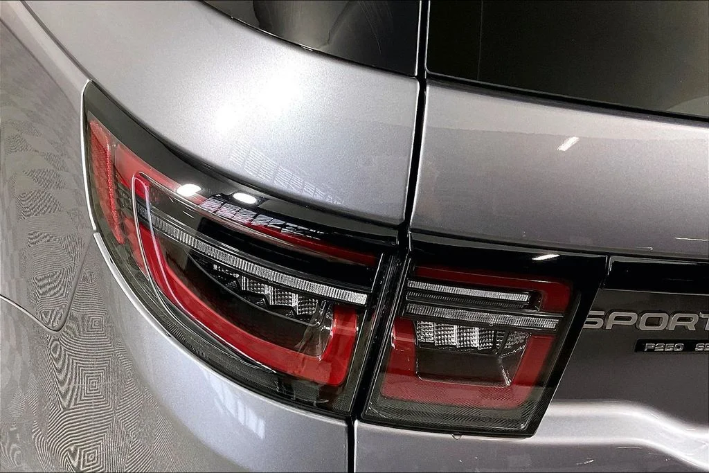Used 2020  Land Rover SE image 28