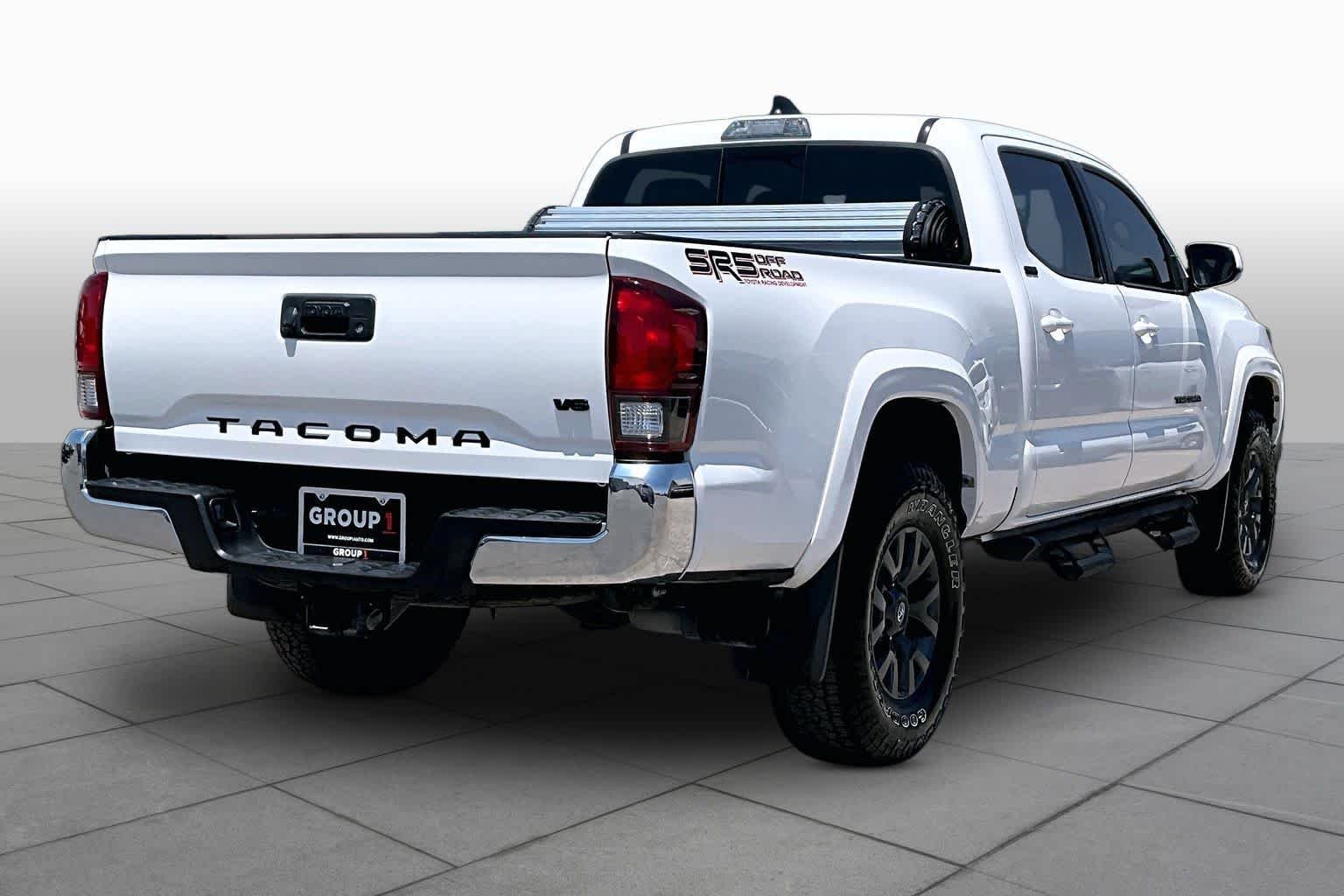 Used 2022 White Toyota SR5 image 13