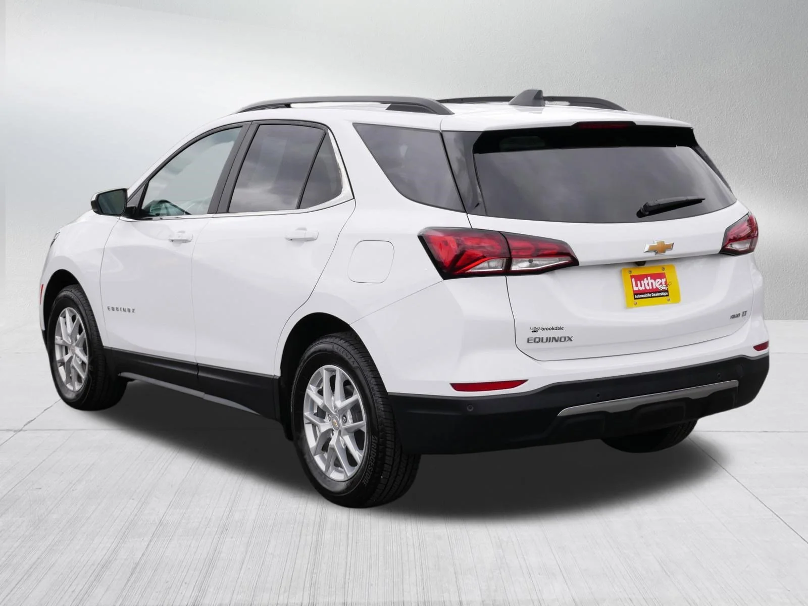 Used 2024 Summit White Chevrolet LT image 5
