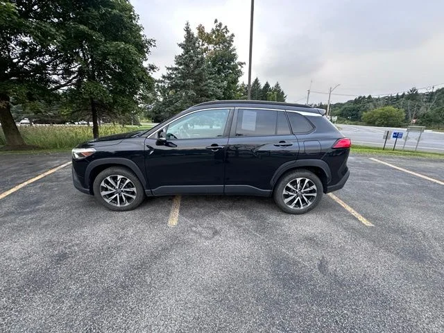 Used 2022 Black Toyota XLE image 6