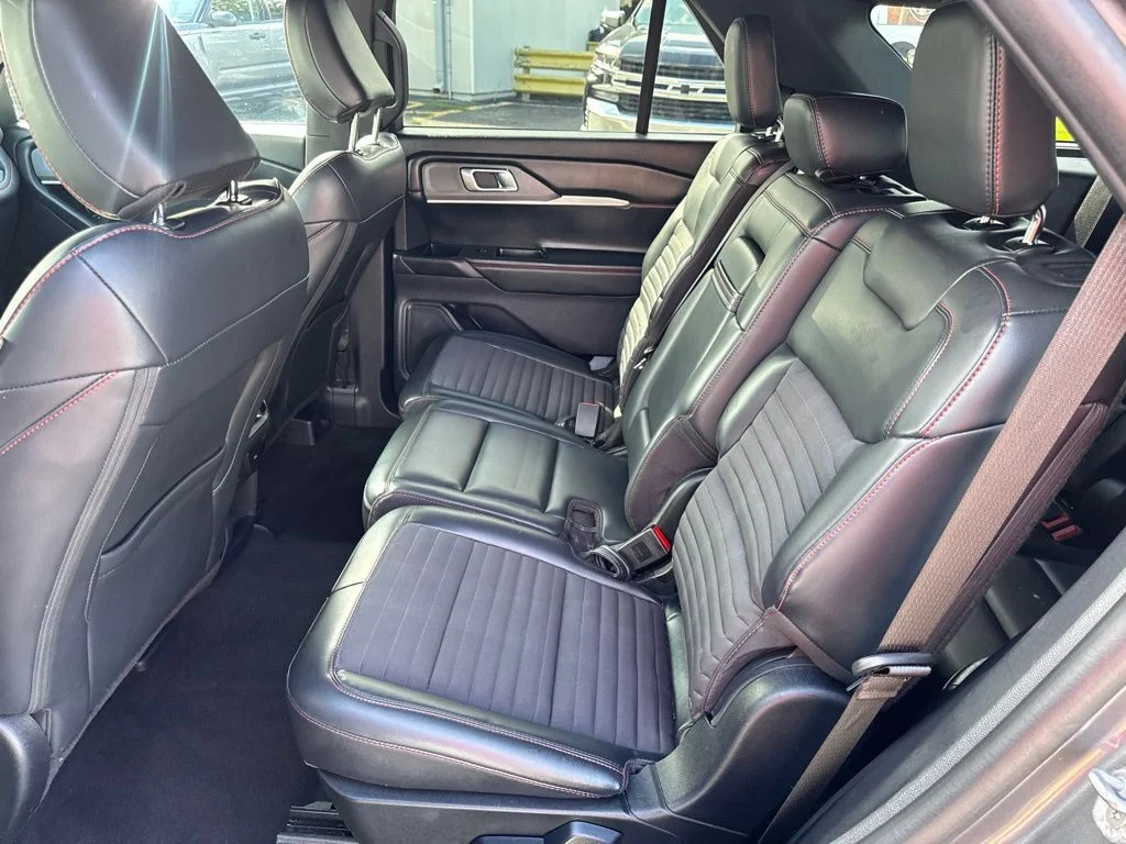 Used 2025 Gray Metallic Ford ST-Line image 30