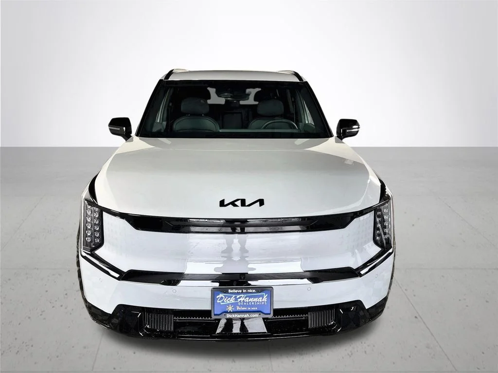 New 2026 Wolf Gray Kia Land AWD image 3