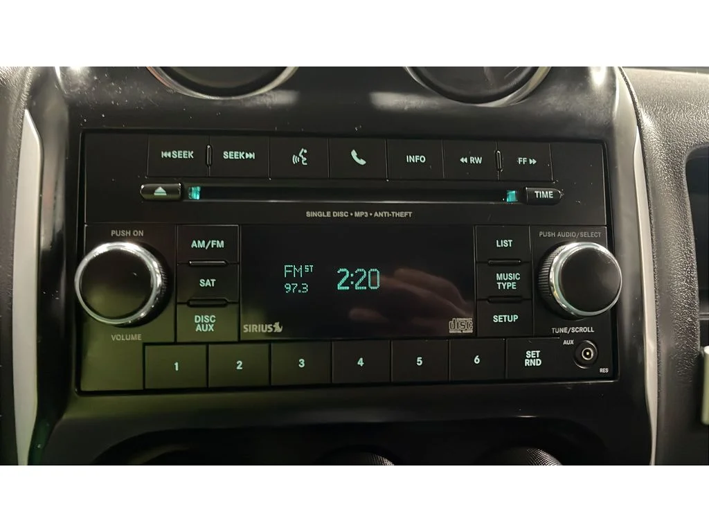 Used 2017 Granite Crystal Clearcoat Metallic Jeep Latitude image 13