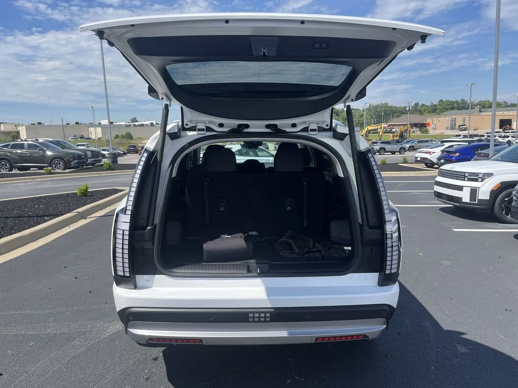 Used 2026 White Hyundai SE image 29