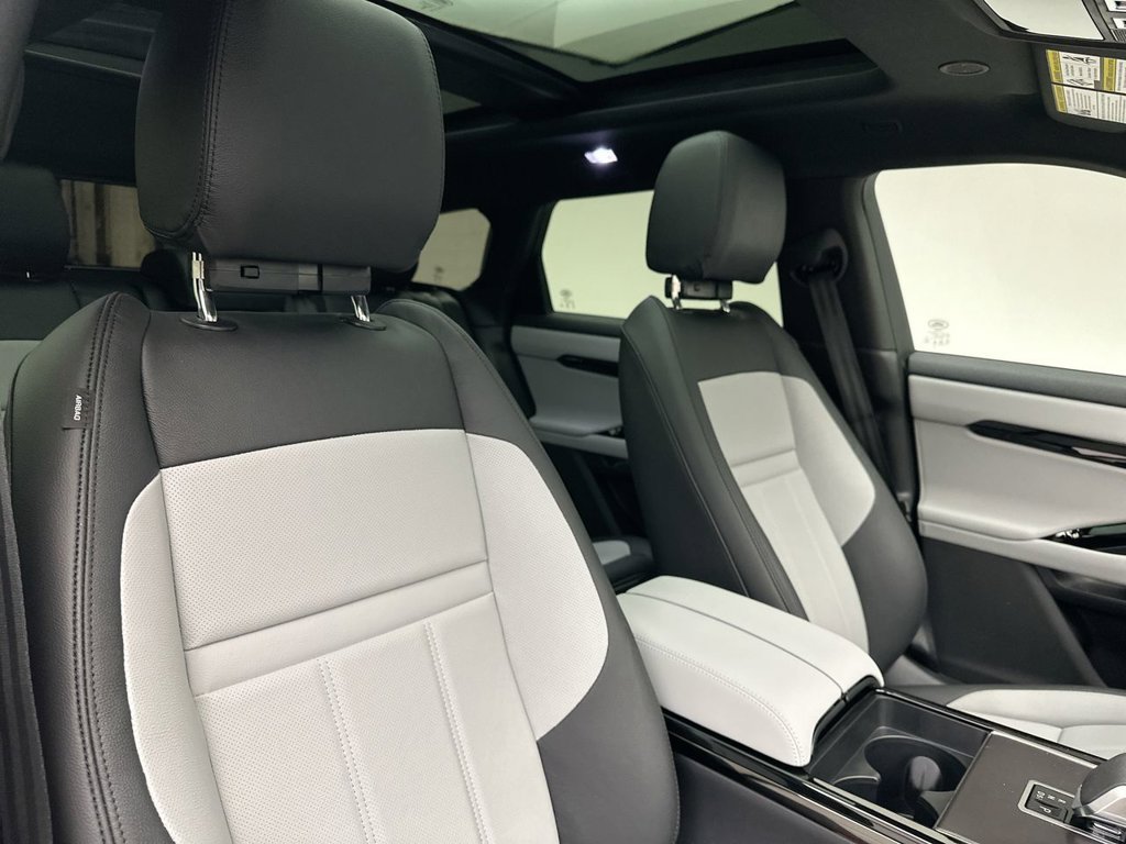 Used 2026 Seoul Pearl Silver Metallic Land Rover Dynamic image 6