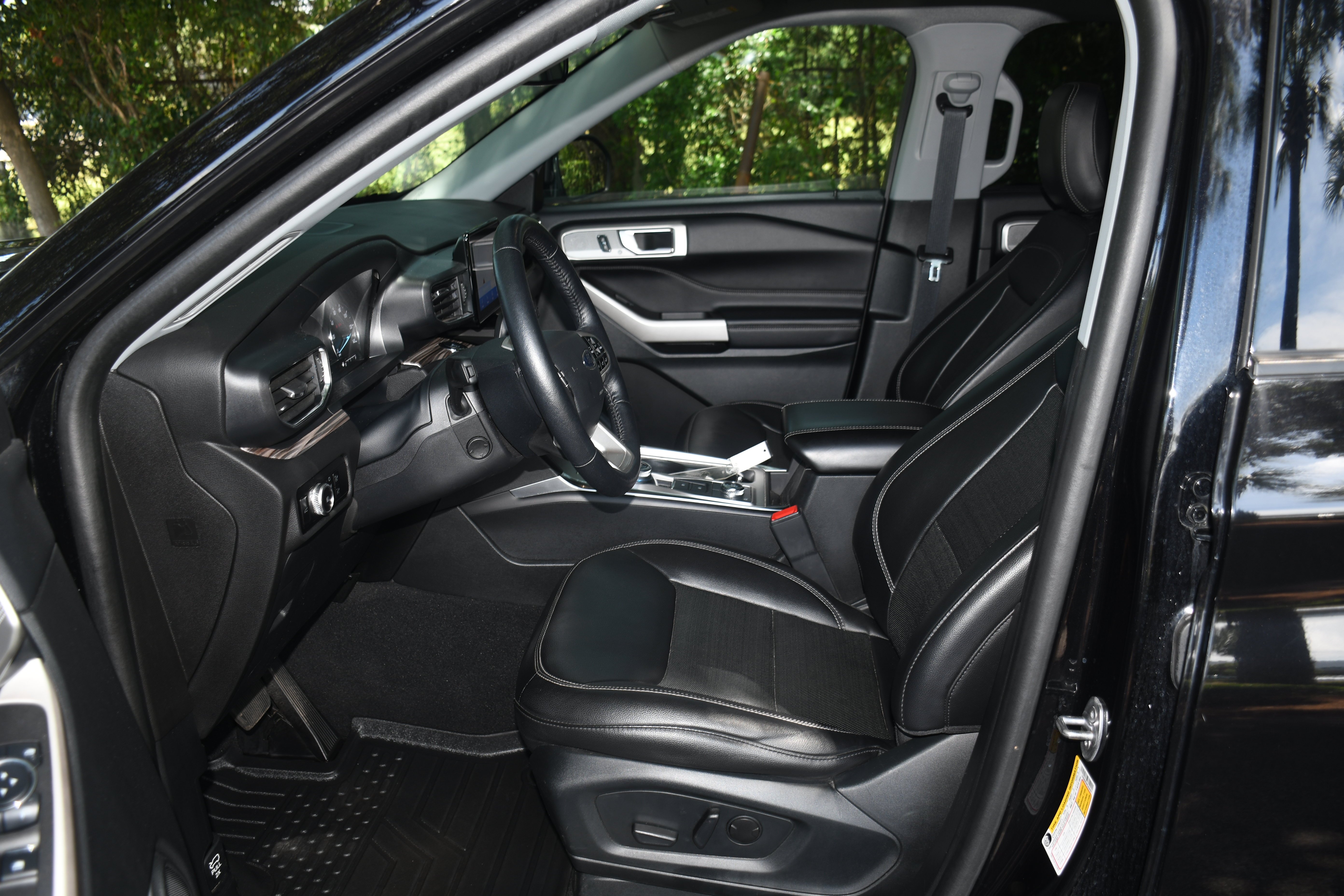 Used 2023 Black Ford Limited image 7