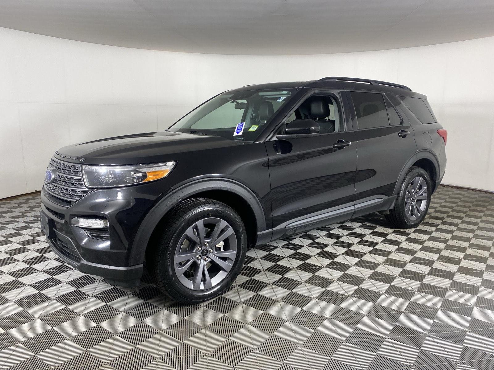 Used 2023 Agate Black Ford XLT image 3