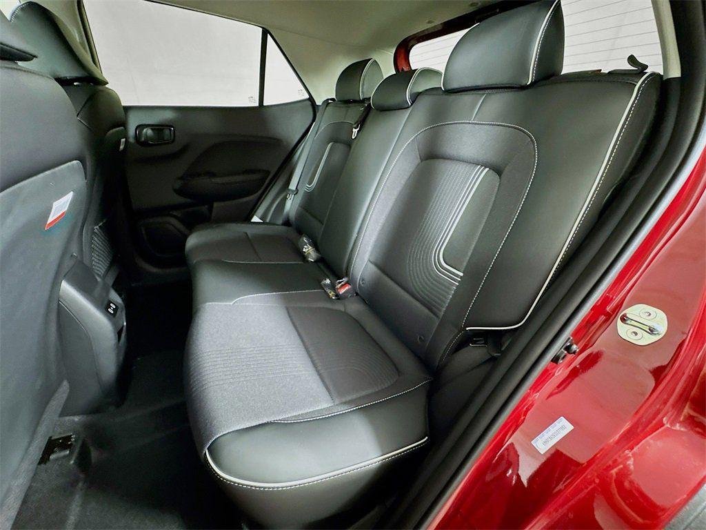 2025 Hyundai Venue Limited - Photo 14