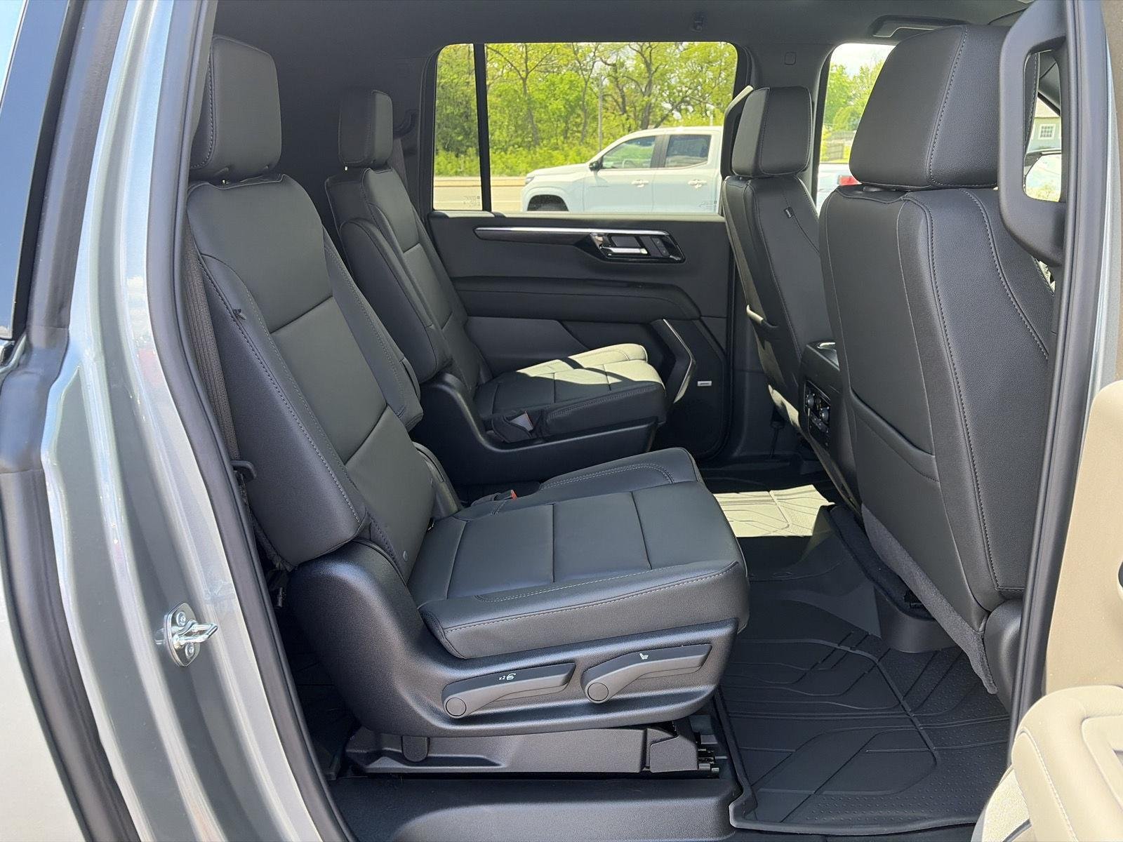 2026 Chevrolet Suburban LT - Photo 16