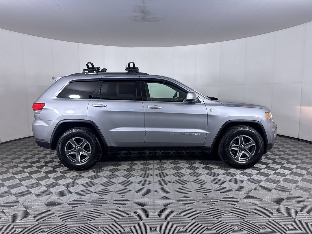 Used 2016 Billet Silver Clearcoat Metallic Jeep Laredo image 10