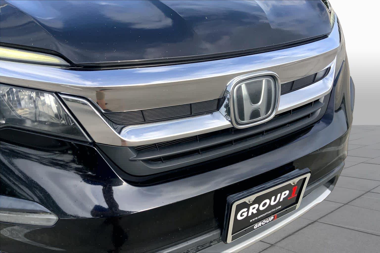 Used 2020 Crystal Black Pearl Honda EX-L image 29