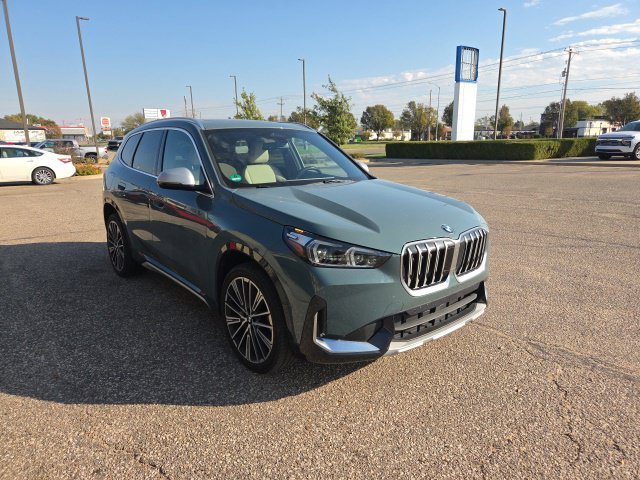 Used 2023 Green BMW xDrive28i image 3