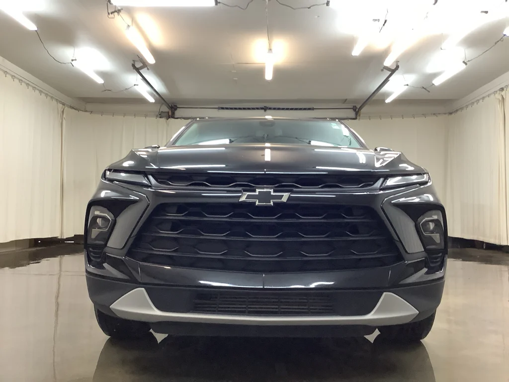 Used 2023 BLACK Chevrolet LT image 11
