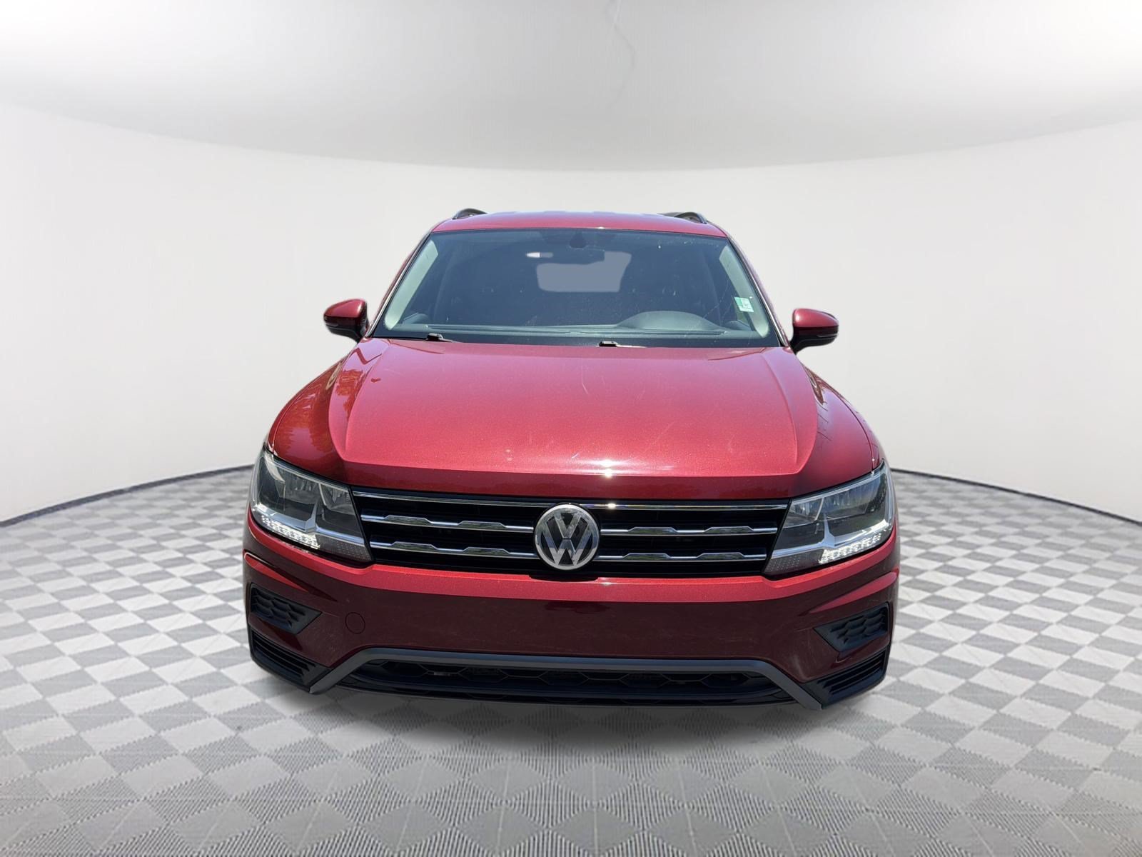 Used 2019  Volkswagen SE image 2