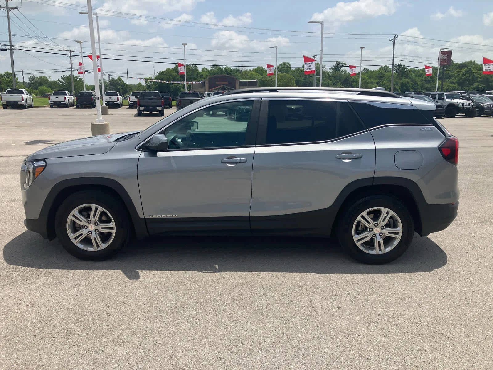 Used 2024 Sterling Metallic GMC SLE image 4