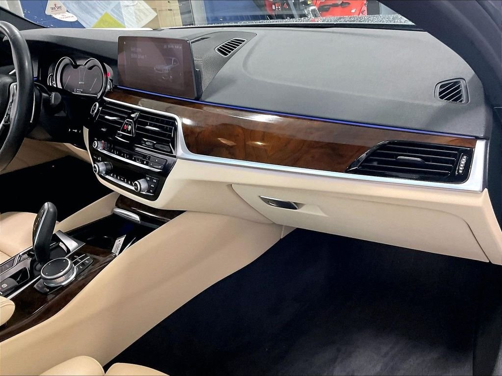 Used 2019 Blue BMW 530e xDrive iPerformance image 13