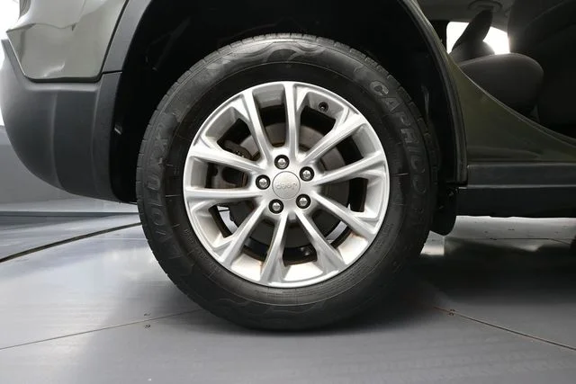 2019 Jeep Cherokee Latitude - Photo 15