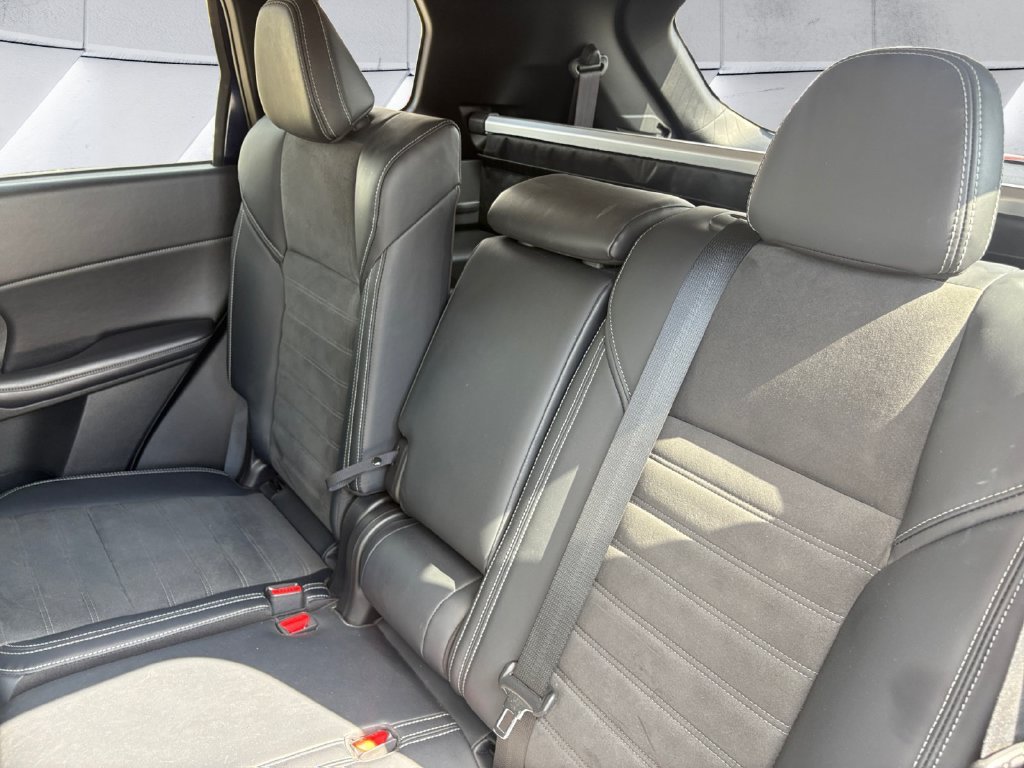 Used 2024 Blue Mitsubishi SE image 14