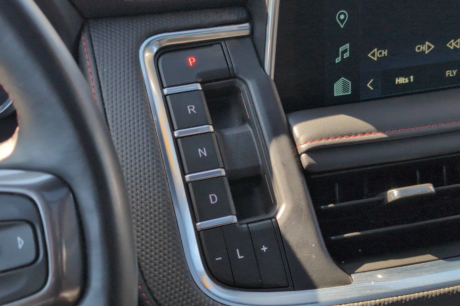 2024 Chevrolet Suburban RST - Photo 24
