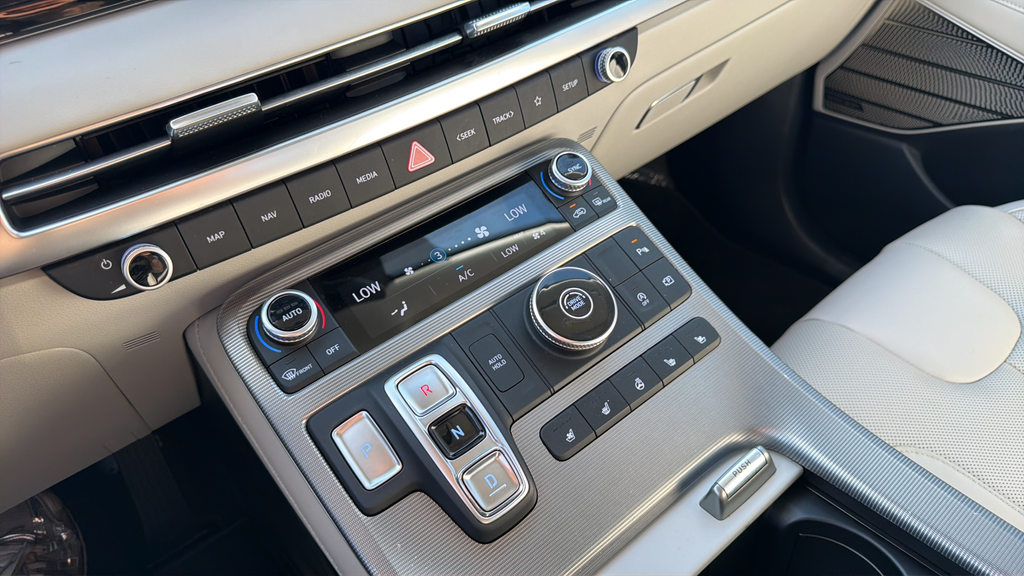 Used 2024 White Hyundai Calligraphy image 21