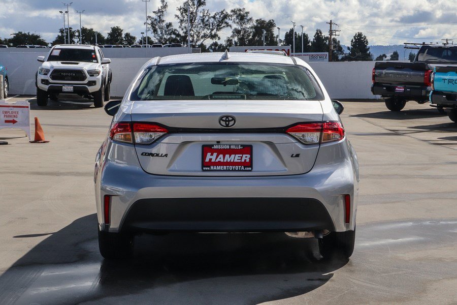 New 2027 Classic Silver Metallic Toyota LE image 5