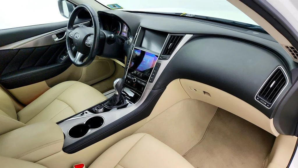 Used 2016 Majestic White INFINITI 4dr Sedan 2.0t Premium AWD w/ Premium Plus Pkg image 25