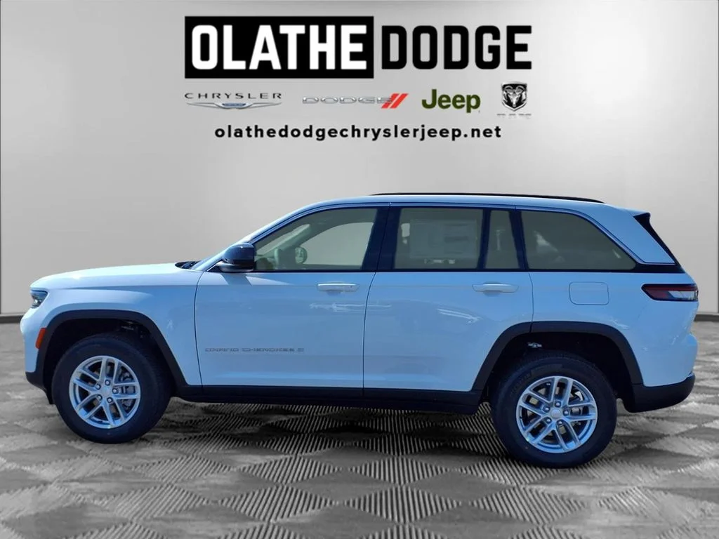 New 2026 Bright White Clear-Coat Exterior Paint Jeep Laredo X image 20