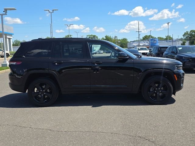 Certified Used 2024 Diamond Black Crystal Pearlcoat Jeep Altitude image 14