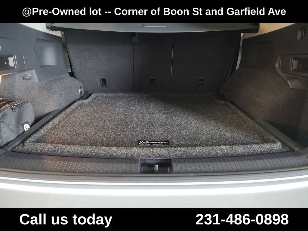 Used 2018  Volkswagen 2.0T SEL image 28