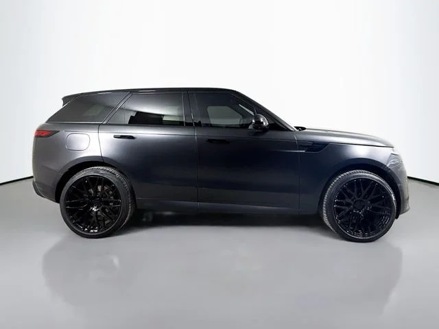 Certified Used 2023 Black Land Rover SE Dynamic image 4